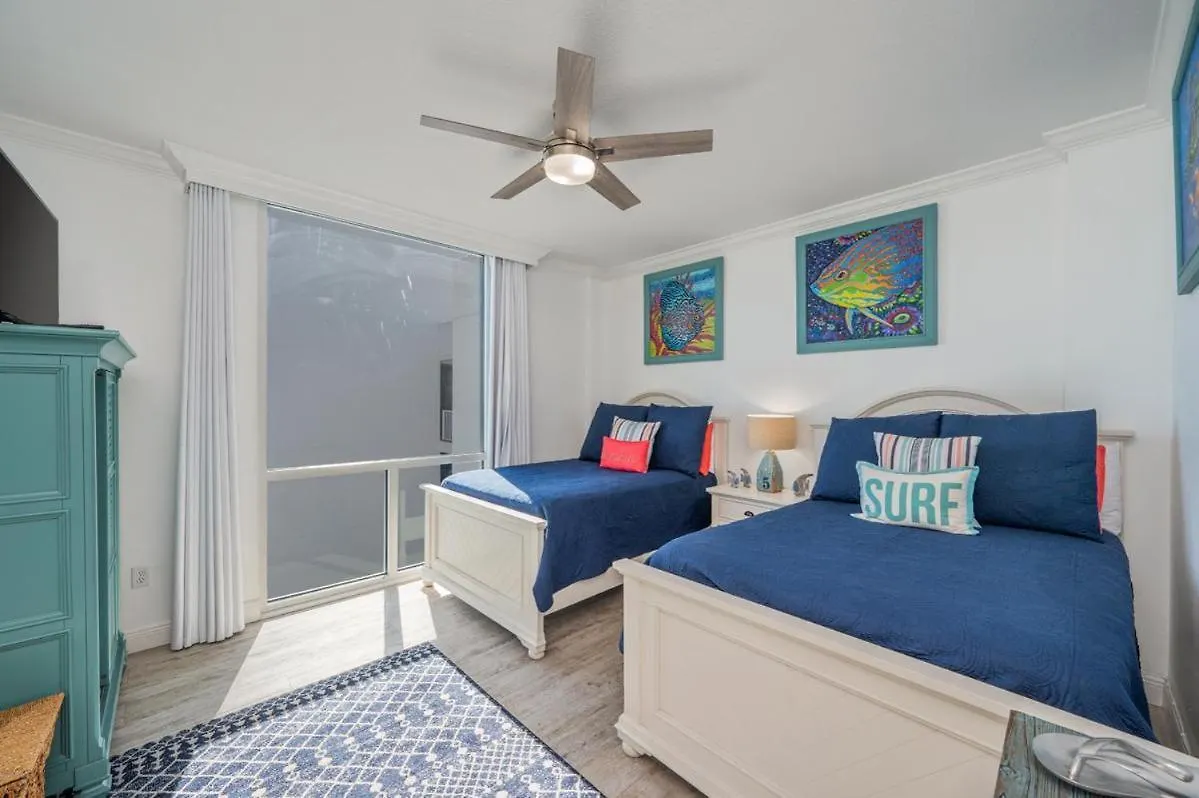 1125 Shoreline Towers Penthouse 3Bd Free Beach Set Garage Space Destin Holiday home