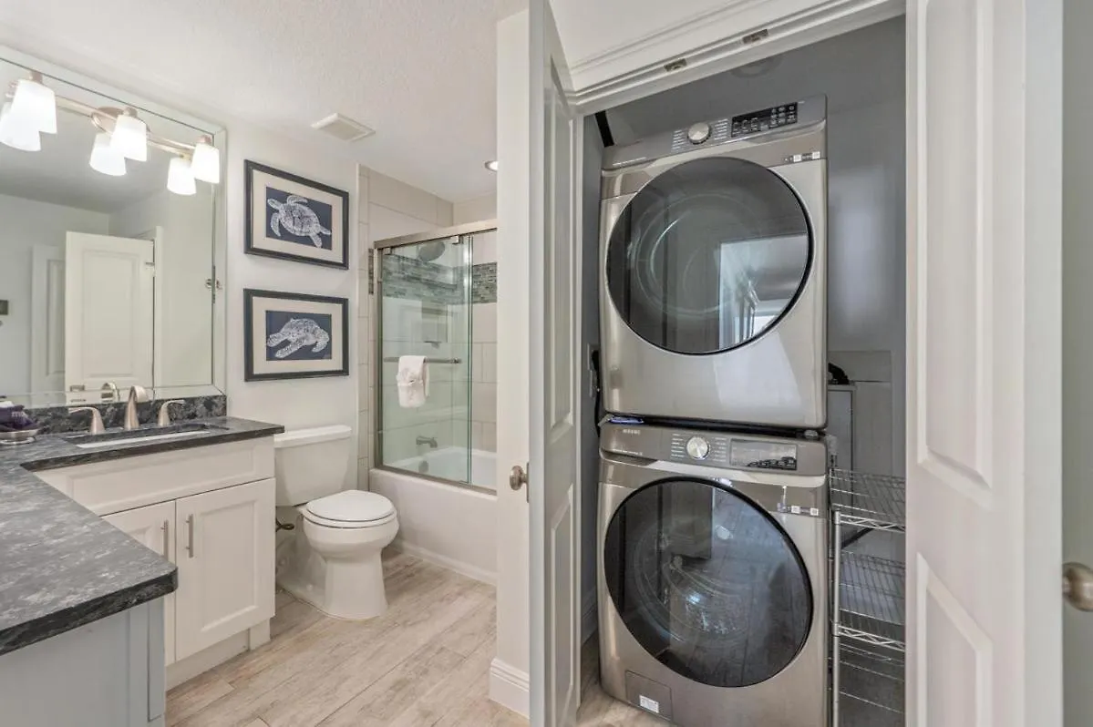 1125 Shoreline Towers Penthouse 3Bd Free Beach Set Garage Space Destin Holiday home