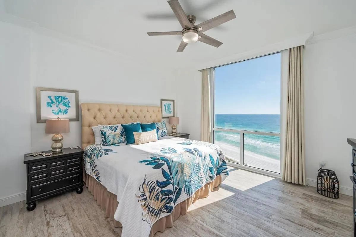1125 Shoreline Towers Penthouse 3Bd Free Beach Set Garage Space Destin Holiday home