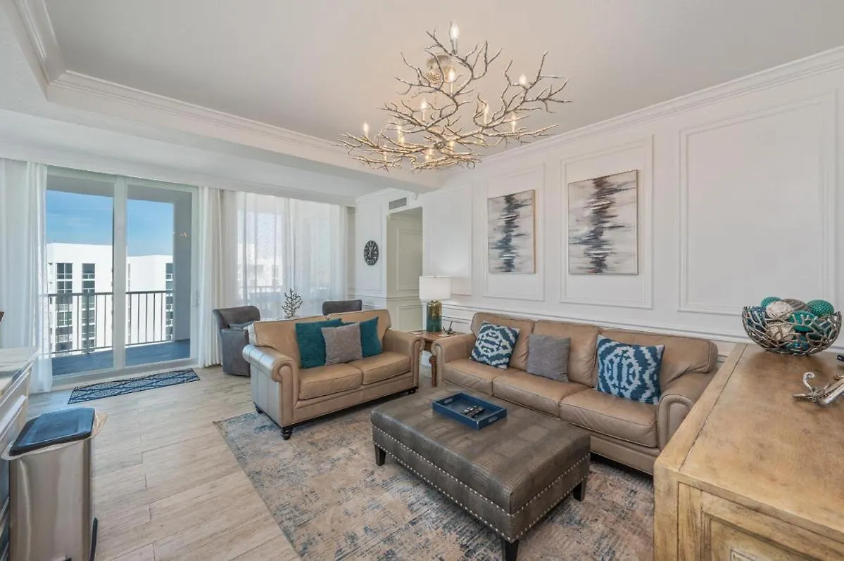 1125 Shoreline Towers Penthouse 3Bd Free Beach Set Garage Space Destin Holiday home