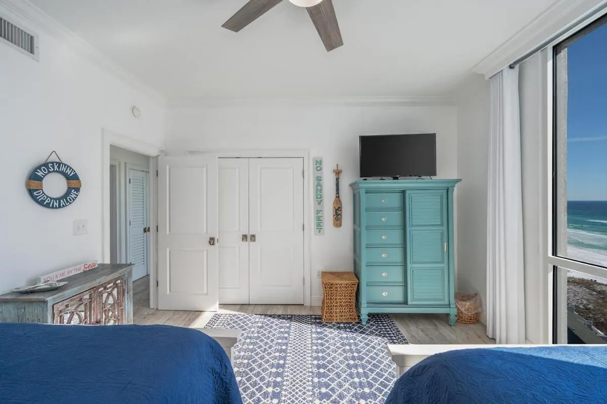 1125 Shoreline Towers Penthouse 3Bd Free Beach Set Garage Space Destin