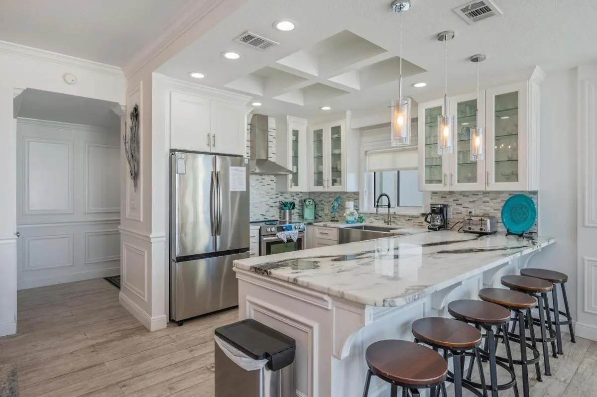 Dom wakacyjny 1125 Shoreline Towers Penthouse 3Bd Free Beach Set Garage Space Destin